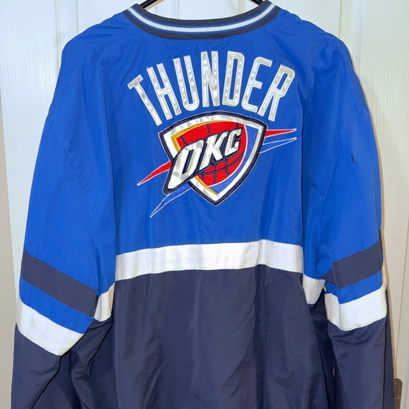 OFFICIAL NBA OKLAHOMA CITY THUNDER PULL OVER - Picture 2 of 3
